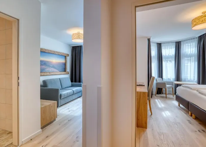 Leipziger Hof Otel 4*